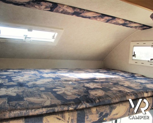 Rimor Super Brig 728 - camper mansardato usato con 7 posti letto, su Mercedes 312 2,9 TDI (123 CV). Lungo 7,43 mt. Ideale per viaggi di famiglia. Ital