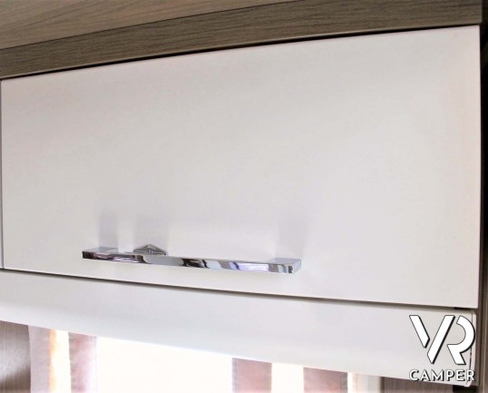 Roller Team XLM: camper usato semintegrale con letto nautico posteriore, 5 posti omologati, su Fiat Ducato 150 CV. In vendita da Italia VR a Torino.