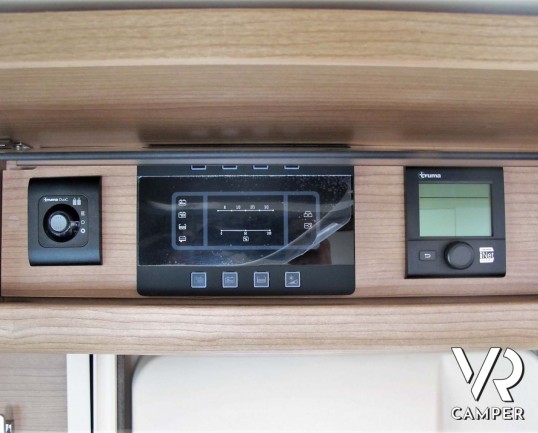 Carthago c-tourer T 143 LE - camper nuovo, camper semintegrale su Mercedes-Benz Sprinter 170 CV, con letti gemelli e garage. In esposizione durante il