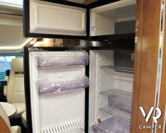 Carthago Chic c-line I 4.9 - camper nuovo, camper motorhome con letti gemelli e basculante. In esposizione durante il Porte Aperte 91011 Ottobre 2020