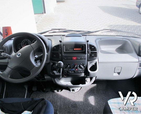 McLouis Glen 560 - camper mansardato, camper usato, camper 7 posti letto, doppia dinette, letti a castello, Fiat Ducato 145 CV, camper torino, camper