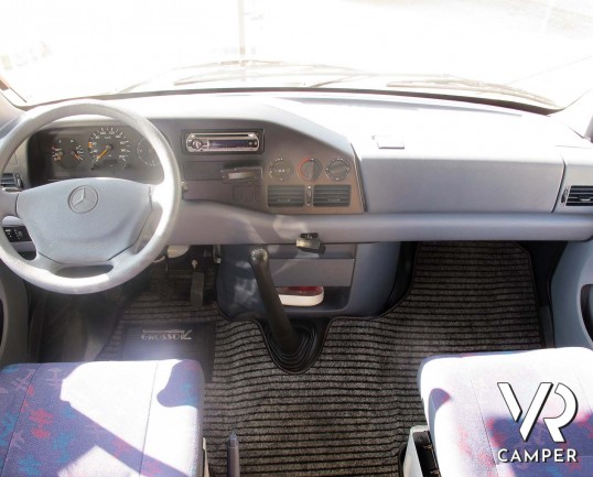 Rimor Super Brig 728 - camper mansardato usato con 7 posti letto, su Mercedes 312 2,9 TDI (123 CV). Lungo 7,43 mt. Ideale per viaggi di famiglia. Ital