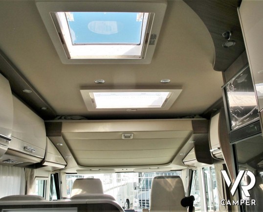 Carthago C-Tourer I 142 - camper nuovo motorhome con letto matrimoniale. In esposizione durante il Porte Aperte 9-10-11 Ottobre 2020 da Italia VR