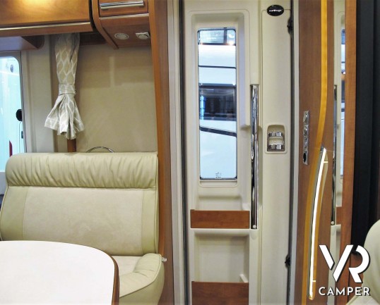 Carthago Chic c-line I 4.9 - camper nuovo, camper motorhome con letti gemelli e basculante. In esposizione durante il Porte Aperte 91011 Ottobre 2020