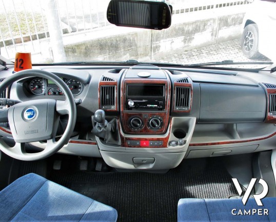 Hymer Camp 544 SL - camper usato, camper mansardato, camper 5 posti letto, dotato di veranda, oscuranti, antenna tv. Su Fiat Ducato 130 CV. In vendita