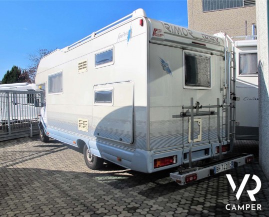 Rimor Super Brig 728 - camper mansardato usato con 7 posti letto, su Mercedes 312 2,9 TDI (123 CV). Lungo 7,43 mt. Ideale per viaggi di famiglia. Ital