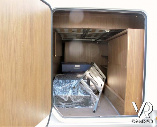 Roller Team XLM: camper usato semintegrale con letto nautico posteriore, 5 posti omologati, su Fiat Ducato 150 CV. In vendita da Italia VR a Torino.