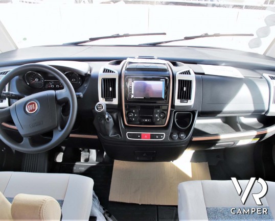 Carthago C-Tourer I 142 - camper nuovo motorhome con letto matrimoniale. In esposizione durante il Porte Aperte 9-10-11 Ottobre 2020 da Italia VR