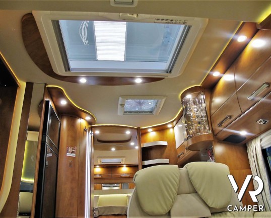 Carthago Chic c-line I 4.9 - camper nuovo, camper motorhome con letti gemelli e basculante. In esposizione durante il Porte Aperte 91011 Ottobre 2020