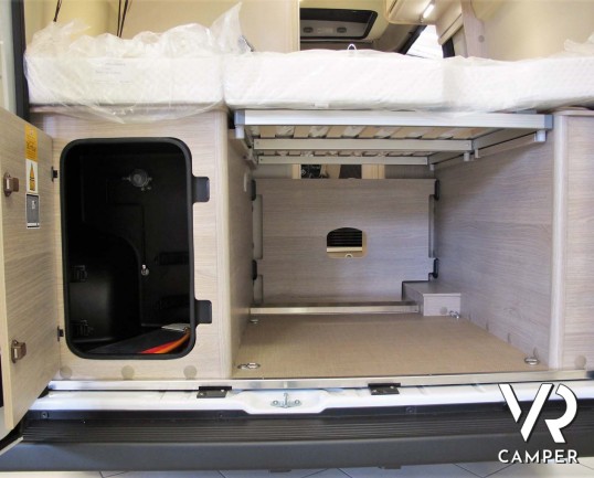 Burstner Campeo C 540 furgonato nuovo colore bianco con letto sul tetto, accessoriato con pacchetto Campeo + Active. Su Fiat Ducato 140 CV. Italia VR