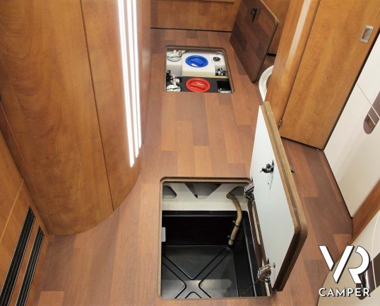 Carthago Chic c-line I 4.9 - camper nuovo, camper motorhome con letti gemelli e basculante. In esposizione durante il Porte Aperte 91011 Ottobre 2020