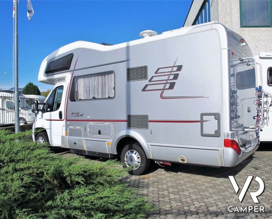 Hymer Camp 544 SL - camper usato, camper mansardato, camper 5 posti letto, dotato di veranda, oscuranti, antenna tv. Su Fiat Ducato 130 CV. In vendita