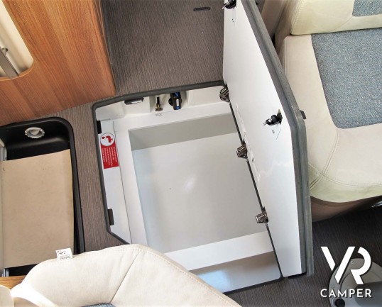 Carthago C-Tourer I 142 - camper nuovo motorhome con letto matrimoniale. In esposizione durante il Porte Aperte 9-10-11 Ottobre 2020 da Italia VR