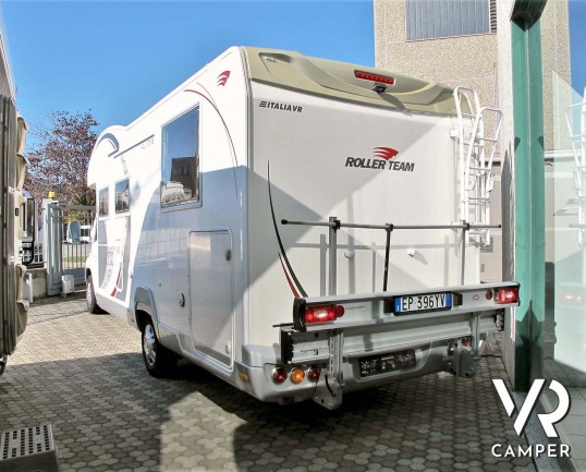Roller Team XLM: camper usato semintegrale con letto nautico posteriore, 5 posti omologati, su Fiat Ducato 150 CV. In vendita da Italia VR a Torino.
