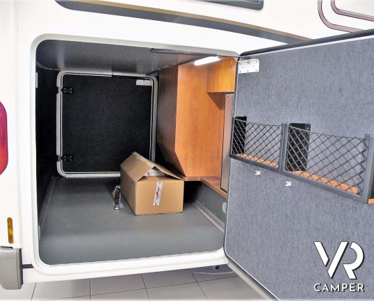 Carthago Chic c-line I 4.9 - camper nuovo, camper motorhome con letti gemelli e basculante. In esposizione durante il Porte Aperte 91011 Ottobre 2020