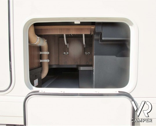 Carthago C-Tourer I 142 - camper nuovo motorhome con letto matrimoniale. In esposizione durante il Porte Aperte 9-10-11 Ottobre 2020 da Italia VR