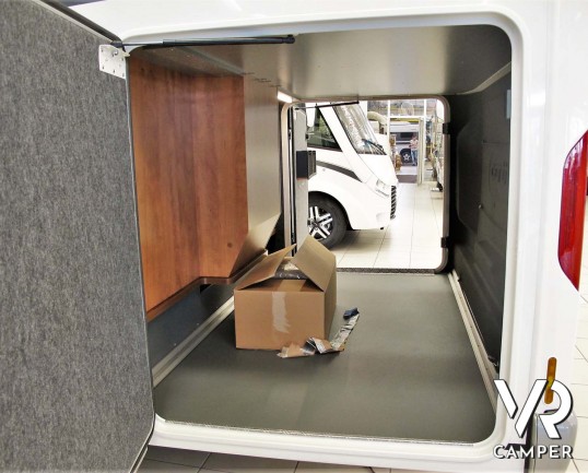 Carthago Chic c-line I 4.9 - camper nuovo, camper motorhome con letti gemelli e basculante. In esposizione durante il Porte Aperte 91011 Ottobre 2020