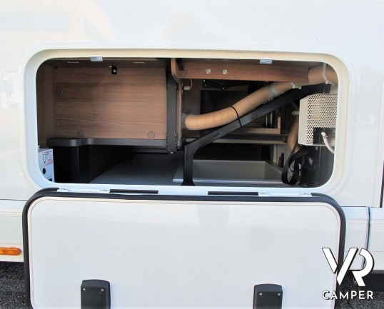 Carthago C-Tourer I 142 - camper nuovo motorhome con letto matrimoniale. In esposizione durante il Porte Aperte 9-10-11 Ottobre 2020 da Italia VR