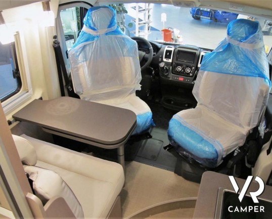 Burstner Eliseo C 540: camper furgonato nuovo con letto sul tetto, accessoriato con pacchetto Eliseo + Eliseo Select. Su Fiat Ducato 140 CV.