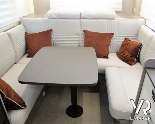 Burstner Lyseo TD 644 G Privilège: camper semintegrale nuovo con zona living posteriore trasformabile in zona notte e garage. In esposizione da Italia