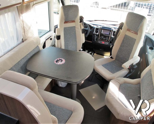 Carthago C-Tourer I 142 - camper nuovo motorhome con letto matrimoniale. In esposizione durante il Porte Aperte 9-10-11 Ottobre 2020 da Italia VR