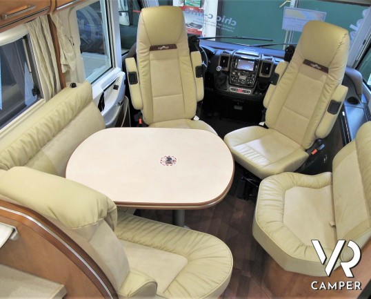 Carthago Chic c-line I 4.9 - camper nuovo, camper motorhome con letti gemelli e basculante. In esposizione durante il Porte Aperte 91011 Ottobre 2020