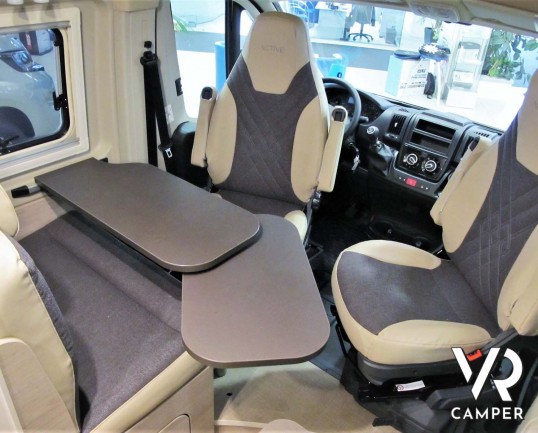 Burstner Campeo C 540 furgonato nuovo colore bianco con letto sul tetto, accessoriato con pacchetto Campeo + Active. Su Fiat Ducato 140 CV. Italia VR