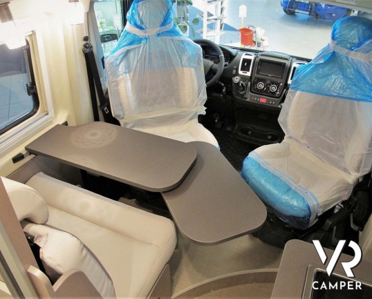 Burstner Eliseo C 540: camper furgonato nuovo con letto sul tetto, accessoriato con pacchetto Eliseo + Eliseo Select. Su Fiat Ducato 140 CV.
