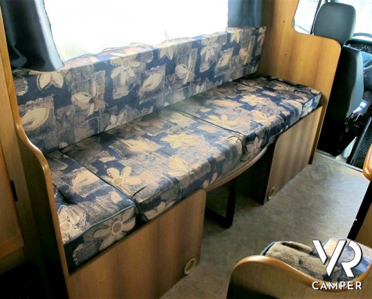 Rimor Super Brig 728 - camper mansardato usato con 7 posti letto, su Mercedes 312 2,9 TDI (123 CV). Lungo 7,43 mt. Ideale per viaggi di famiglia. Ital