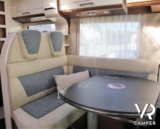 Carthago C-Tourer I 142 - camper nuovo motorhome con letto matrimoniale. In esposizione durante il Porte Aperte 9-10-11 Ottobre 2020 da Italia VR