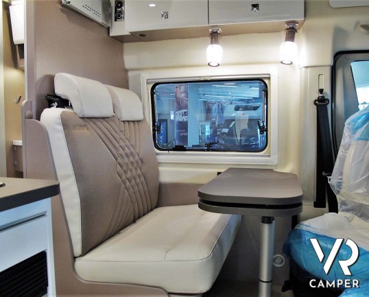 Burstner Eliseo C 540: camper furgonato nuovo con letto sul tetto, accessoriato con pacchetto Eliseo + Eliseo Select. Su Fiat Ducato 140 CV.