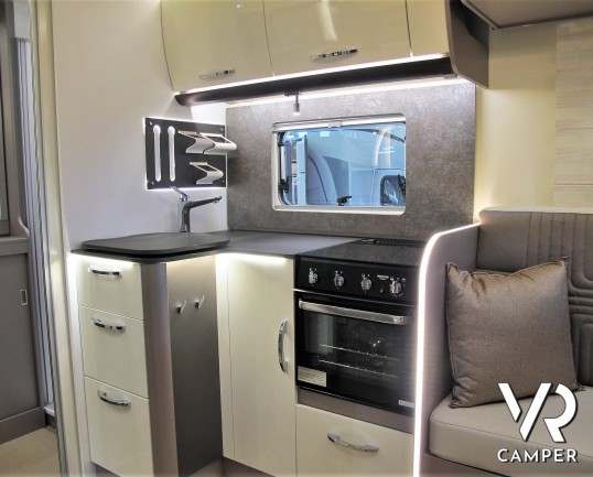 Burstner Lyseo TD 680 G Privilège: camper semintegrale nuovo 4 posti, con letto basculante e ampio bagno posteriore. In esposizione da Italia VR a Tor