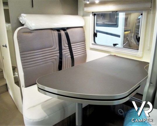 Burstner Travel Van 620 G - camper nuovo semintegrale con letti gemelli, accessoriato con Pacchetto Premium. Su Fiat Ducato 160 CV. In visione da Ital