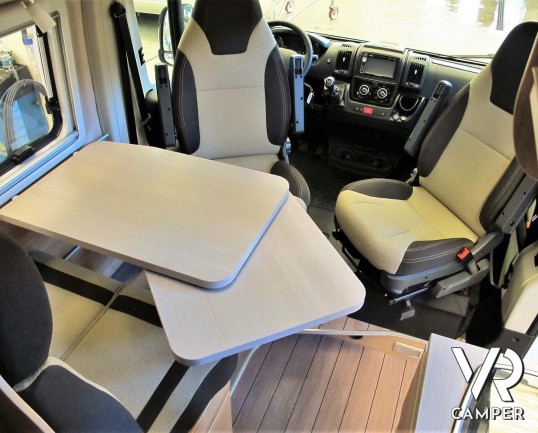 Knaus Boxstar 600 Family - camper usato furgonato 4 posti letto, con letti a castello matrimoniali posteriori, retrocamera, navigatore. Su Fiat Ducato