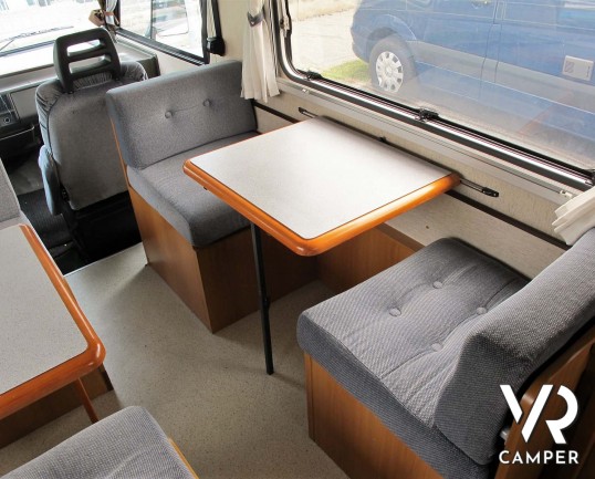 Elnagh Magnum 561 - camper motorhome usato 5 posti, su Ducato 2.500 D. Dotato di veranda, antenna tv, portabici, 2° serbatoio acqua, ventolone oblò. I