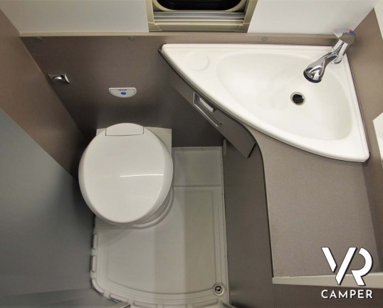 Burstner Eliseo C 600 - camper furgonato nuovo con letto sul tetto, accessoriato con pacchetto Eliseo + Eliseo Select. Telaio 3500 kg. Su Fiat Ducato