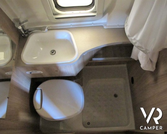 Knaus Boxstar 600 Family - camper usato furgonato 4 posti letto, con letti a castello matrimoniali posteriori, retrocamera, navigatore. Su Fiat Ducato