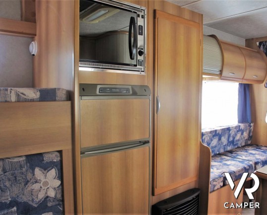 Rimor Super Brig 728 - camper mansardato usato con 7 posti letto, su Mercedes 312 2,9 TDI (123 CV). Lungo 7,43 mt. Ideale per viaggi di famiglia. Ital