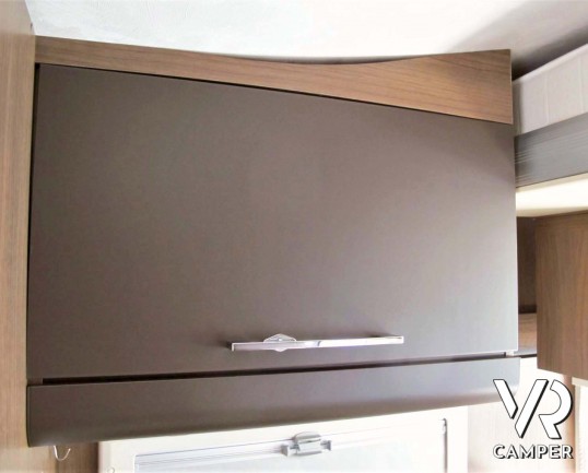 Roller Team XLM: camper usato semintegrale con letto nautico posteriore, 5 posti omologati, su Fiat Ducato 150 CV. In vendita da Italia VR a Torino.