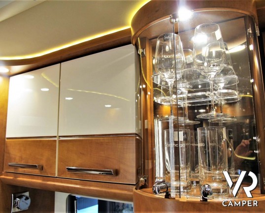 Carthago Chic c-line I 4.9 - camper nuovo, camper motorhome con letti gemelli e basculante. In esposizione durante il Porte Aperte 91011 Ottobre 2020