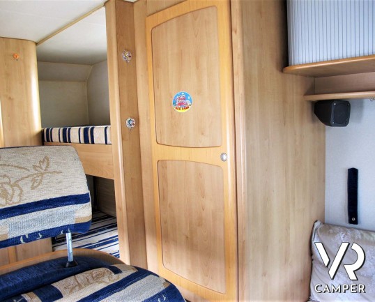 McLouis Glen 560 - camper mansardato, camper usato, camper 7 posti letto, doppia dinette, letti a castello, Fiat Ducato 145 CV, camper torino, camper