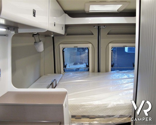 Burstner Eliseo C 540 camper furgonato nuovo con letto sul tetto, accessoriato con pacchetto Eliseo + Eliseo Select. Su Fiat Ducato 140 CV. In visione