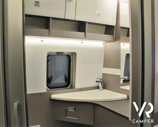 Burstner Eliseo C 600 - camper furgonato nuovo con letto sul tetto, accessoriato con pacchetto Eliseo + Eliseo Select. Telaio 3500 kg. Su Fiat Ducato