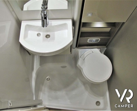 Burstner Travel Van 620 G - camper nuovo semintegrale con letti gemelli, accessoriato con Pacchetto Premium. Su Fiat Ducato 160 CV. In visione da Ital