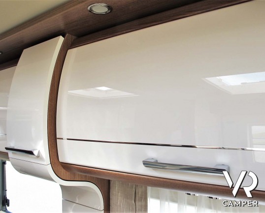 Carthago C-Tourer I 142 - camper nuovo motorhome con letto matrimoniale. In esposizione durante il Porte Aperte 9-10-11 Ottobre 2020 da Italia VR