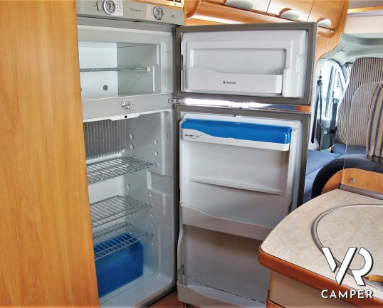 Hymer Camp 544 SL - camper usato, camper mansardato, camper 5 posti letto, dotato di veranda, oscuranti, antenna tv. Su Fiat Ducato 130 CV. In vendita