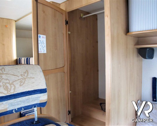 McLouis Glen 560 - camper mansardato, camper usato, camper 7 posti letto, doppia dinette, letti a castello, Fiat Ducato 145 CV, camper torino, camper