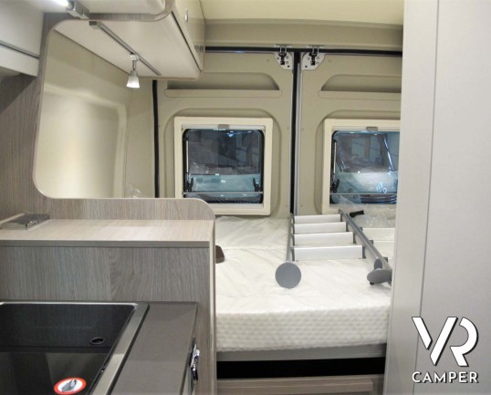 Burstner Campeo C 540 furgonato nuovo colore bianco con letto sul tetto, accessoriato con pacchetto Campeo + Active. Su Fiat Ducato 140 CV. Italia VR