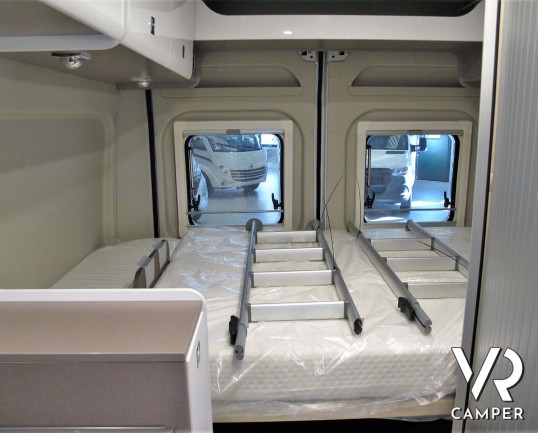 Burstner Eliseo C 540: camper furgonato nuovo con letto sul tetto, accessoriato con pacchetto Eliseo + Eliseo Select. Su Fiat Ducato 140 CV.
