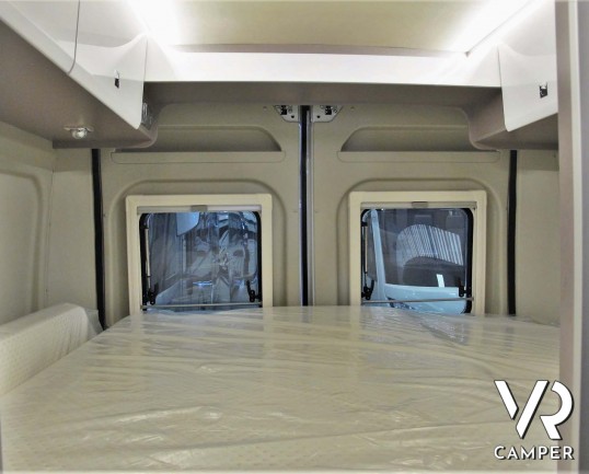 Burstner Eliseo C 600 - camper furgonato nuovo con letto sul tetto, accessoriato con pacchetto Eliseo + Eliseo Select. Telaio 3500 kg. Su Fiat Ducato